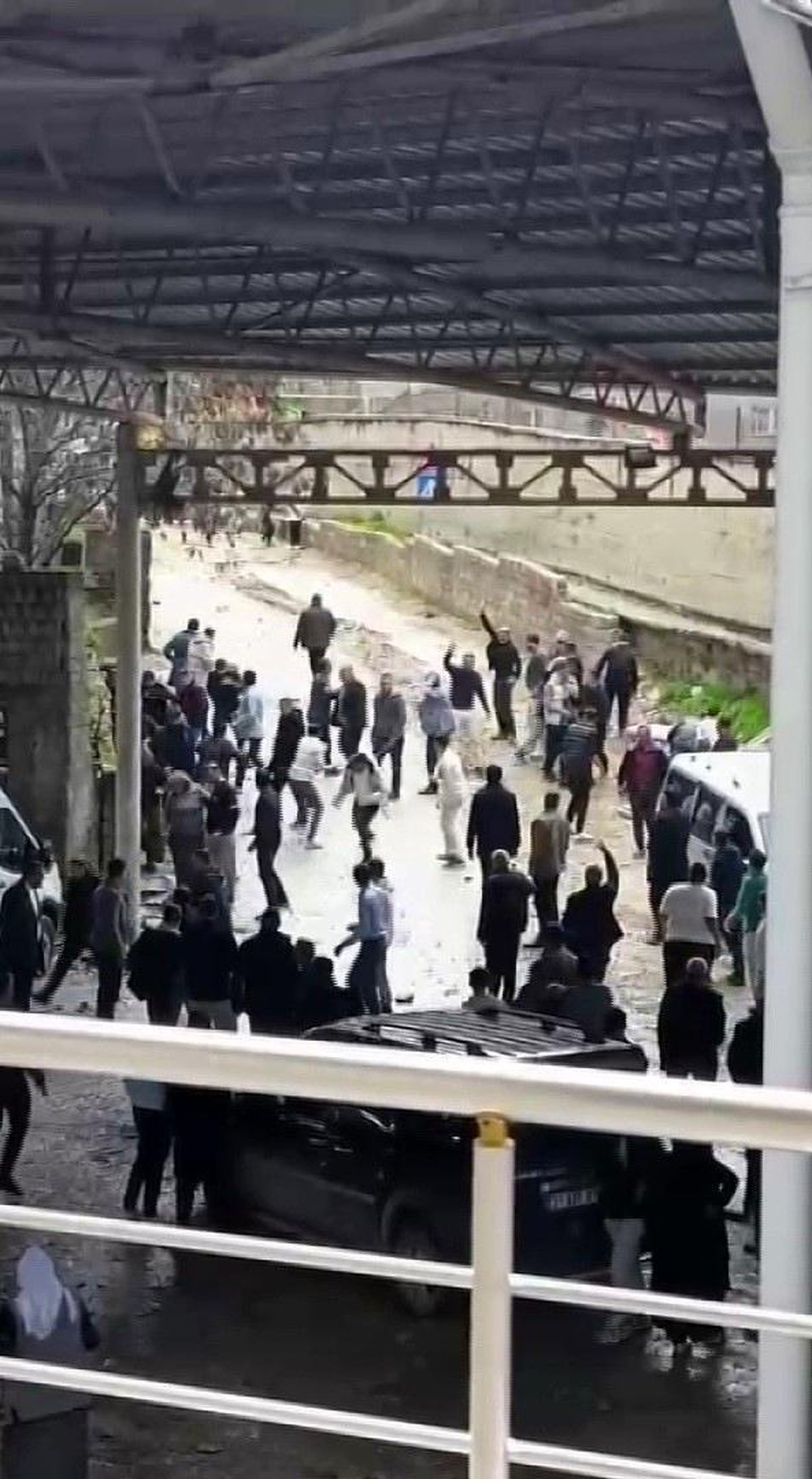 Bayram günü mahalle savaş alanına döndü: 3 ölü, 22 yaralı