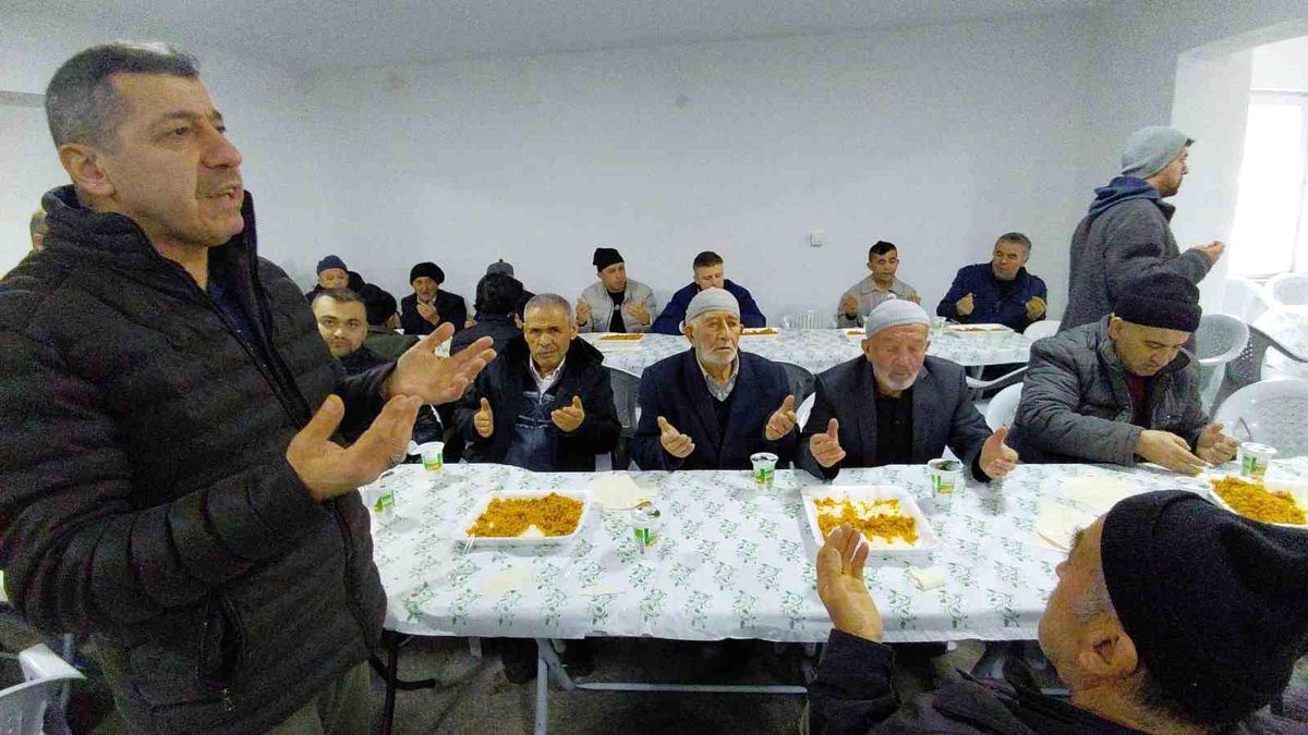Bolu'da köy halkı geleneksel bayram yemeğinde buluştu