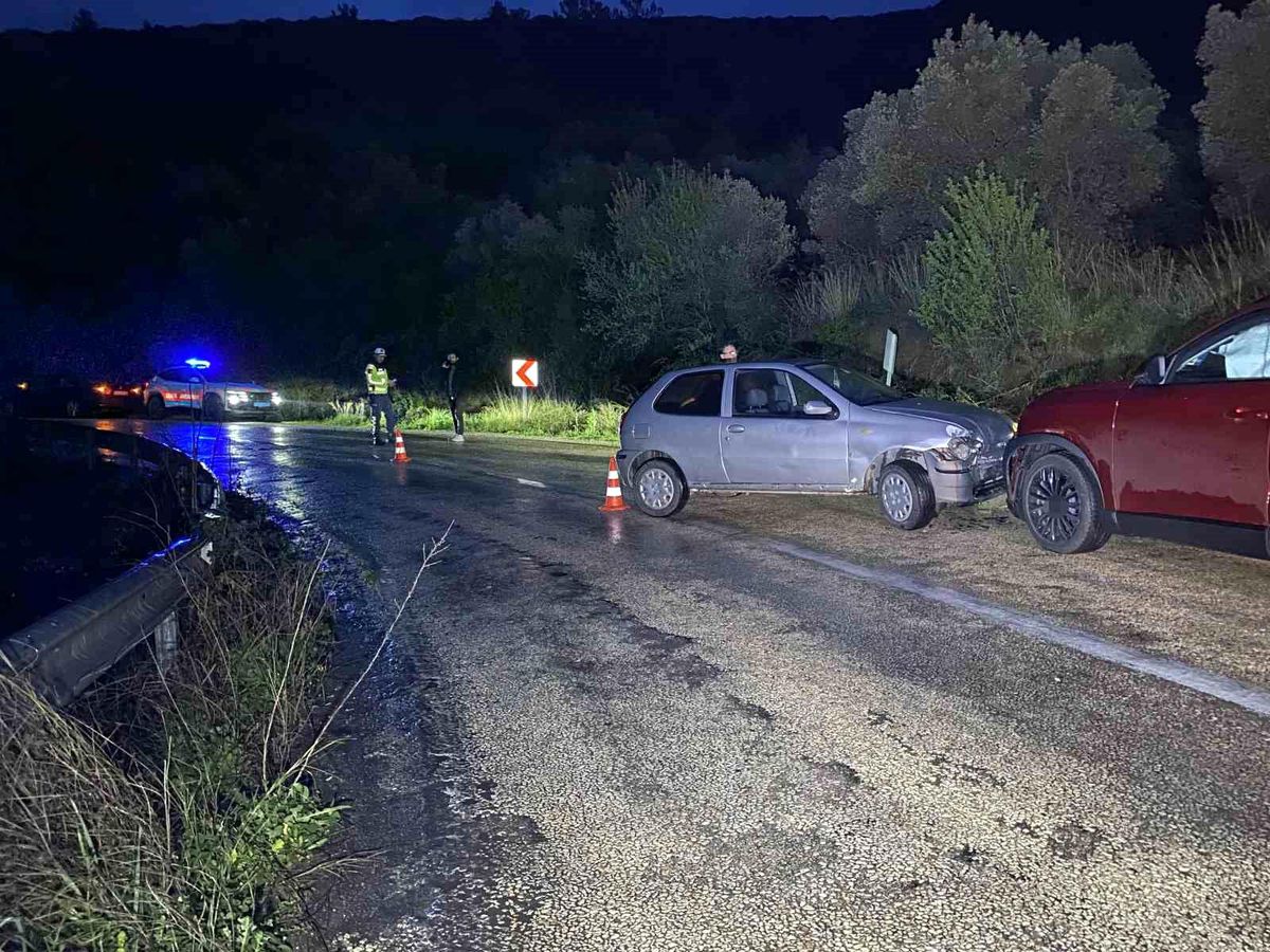 Bursa'da iki otomobil çarpıştı: 1 kişi yaralandı, 11 aylık bebek faciadan döndü