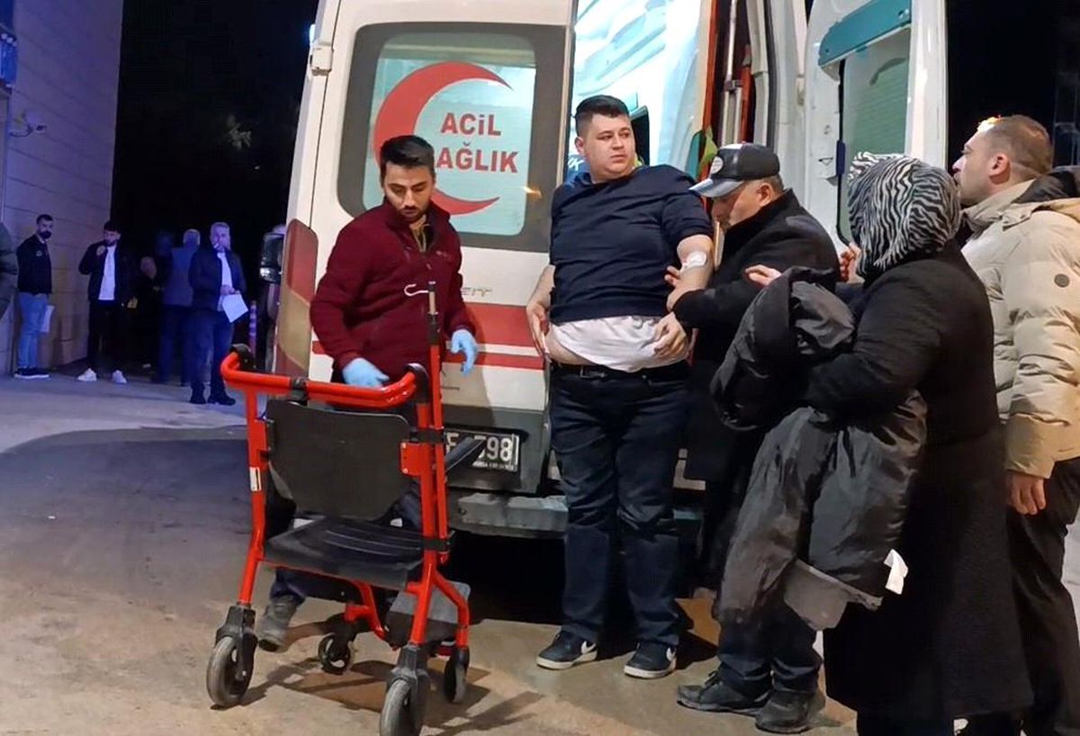Bursa'da tartışma bir anda kavgaya dönüştü: 2 yaralı