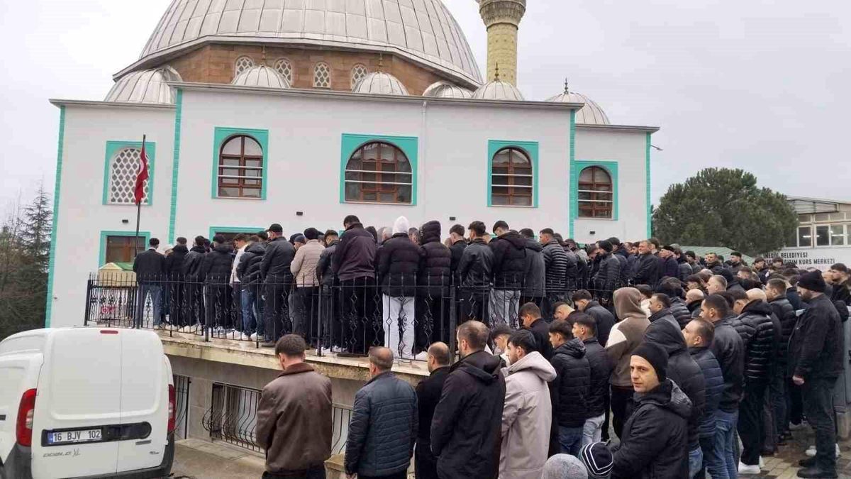 Bursa'daki feci kazada hayatını kaybeden genç son yolculuğuna uğurlandı