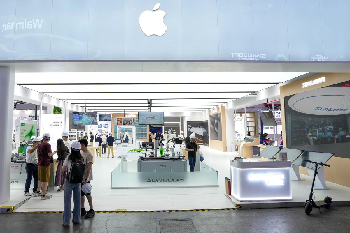 Çin Ticaret Bakanı Wang, Apple Ceo'su Tim Cook ile Bir Araya Geldi