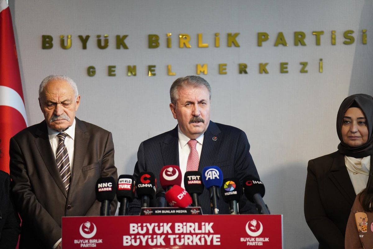 Destici: İran'da öldürülen kız çocuklarını hiç kimse unutmayacak