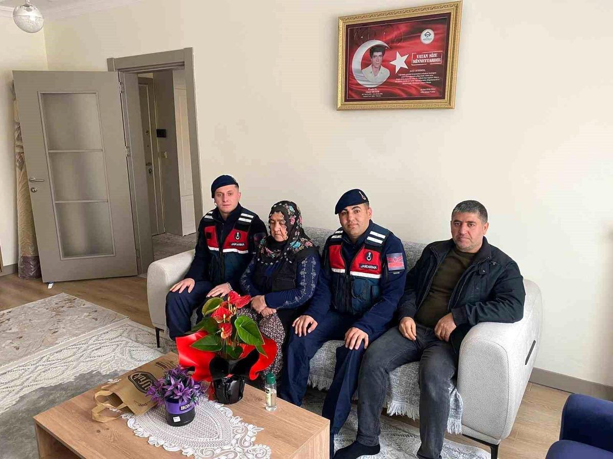 Gölbaşı'nda Şehitliklere Temizlik ve Bakım Çalışmaları