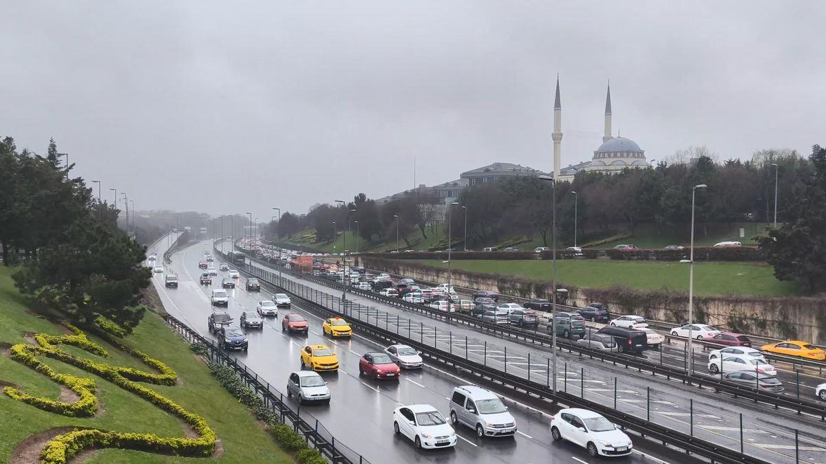 İstanbul'da bayramın 2'nci gününde trafik yoğunluğu - 1
