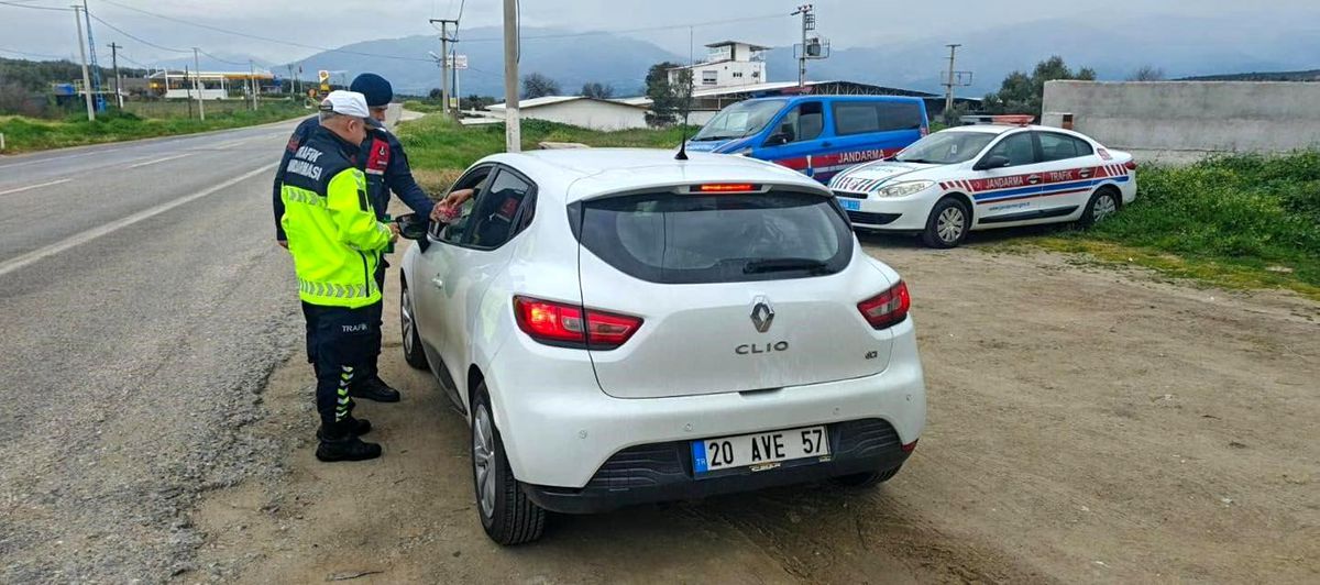 Karacasu'da bayramda trafik ekipleri sahada