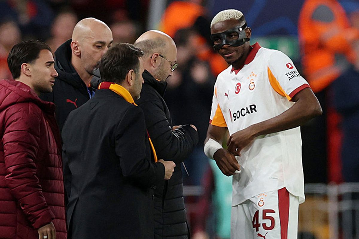 Kolu kırılan Osimhen kötü haberi verdi