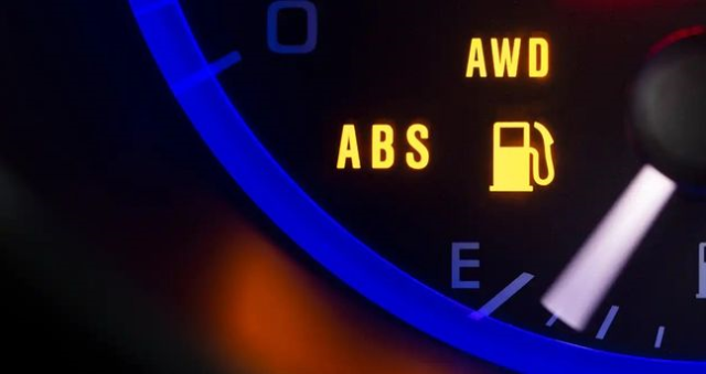 RENAULT ARIZA LAMBALARI VE ANLAMLARI (Clio, Megane, Fluence, Kangoo) Renault arıza lambaları neden yanar, nasıl söndürülür?