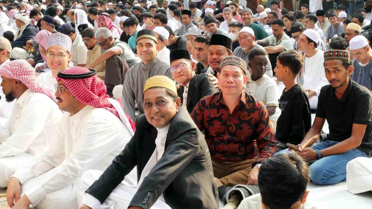 Tayland'da Müslümanlar bayram namazını eda etti