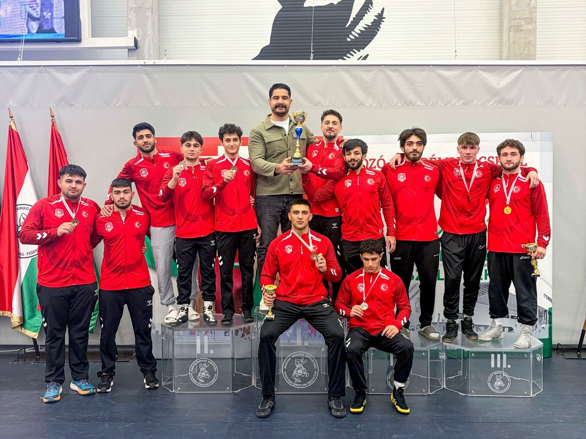 U20 Grekoromen Güreş Milli Takımı Budapeşte'de şampiyon oldu