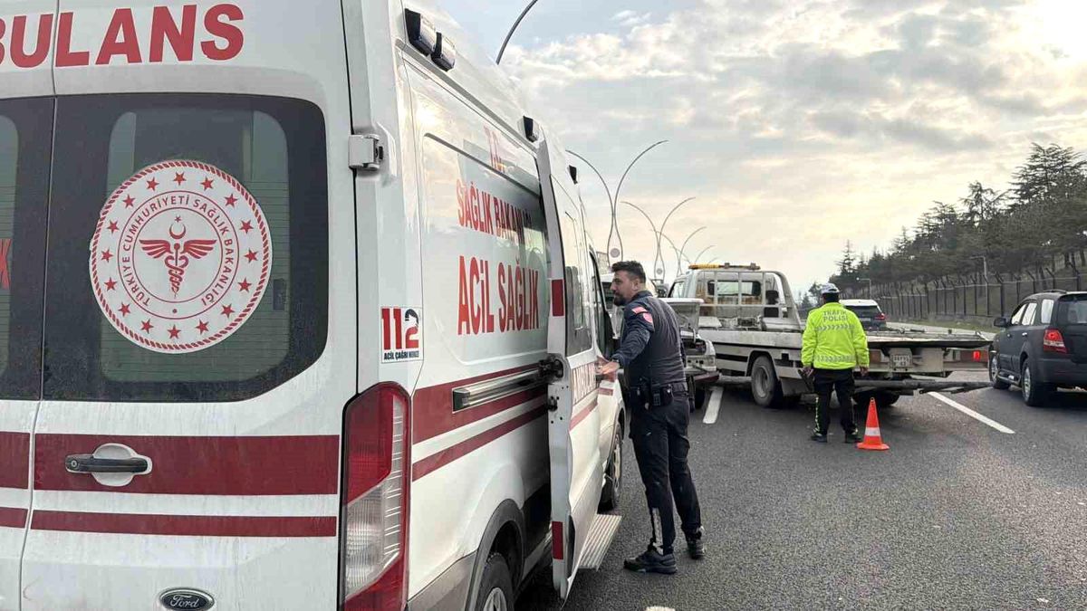 Ankara'da 4 araçlı zincirleme kaza: 3 yaralı