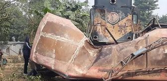 Bangladeş'te otobüs ile trenin çarpıştığı kazada 12 kişi hayatını kaybetti