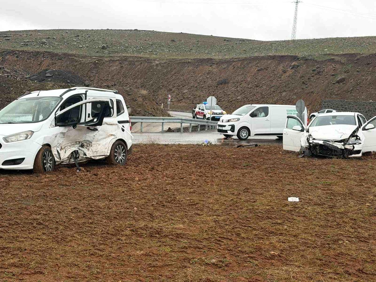 Bingöl'de trafik kazası: 12 yaralı