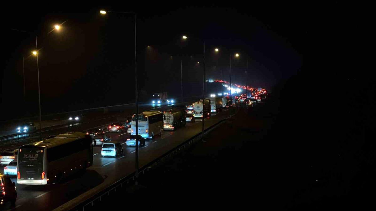Bolu geçişinde bayram trafiği kilit
