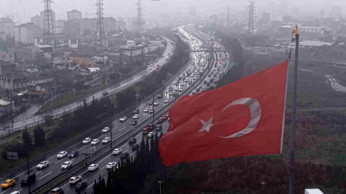 Çamlıca Gişeleri'nde dönüş yoğunluğu havadan görüntülendi
