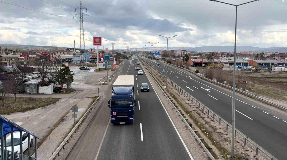 D100 karayolunda bayram dönüşü yoğunluğu