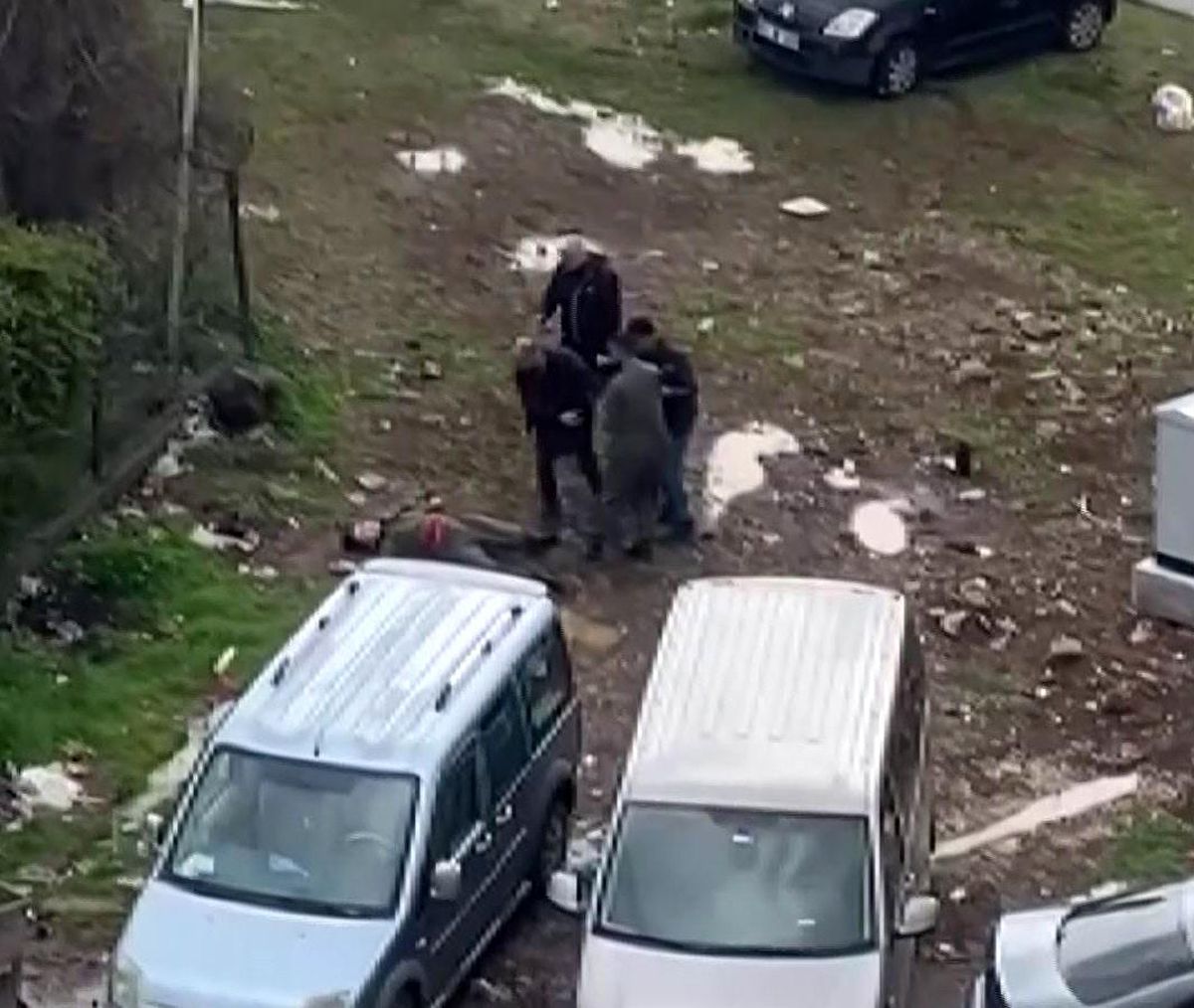 Diyarbakır'da bıçaklı kavga anı kameraya yansıdı