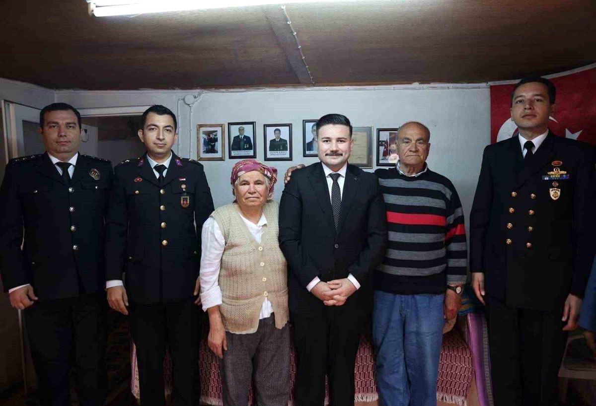 Gökçeada Kaymakamı Acar'dan Gazi ailesine bayram ziyareti
