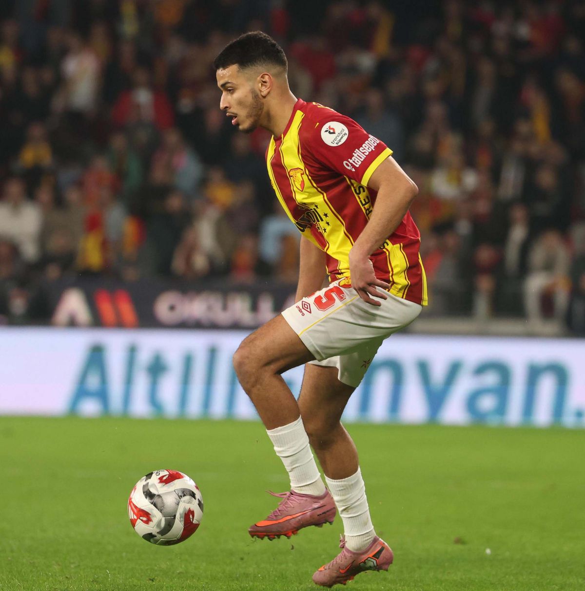 Göztepe'de tepki gören Cherni vazgeçilmez oldu