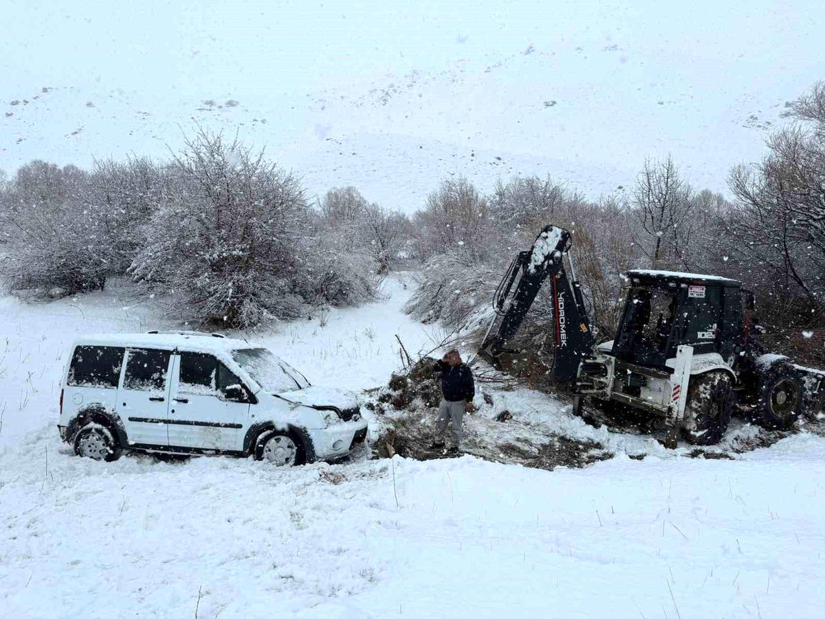 Hakkari-Van kara yolunda kaza: 2 yaralı