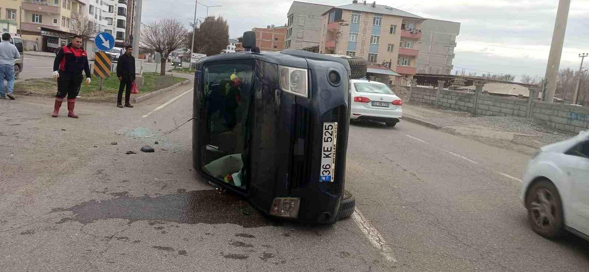 Iğdır'da iki araç çarpıştı: 2 yaralı