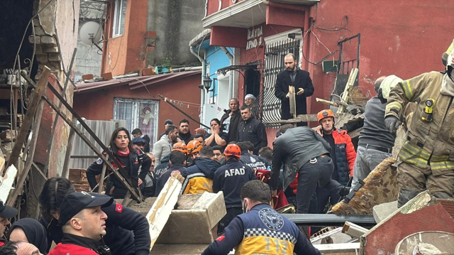 istanbul fatih te iki bina coktu enkaz altinda 19678416 8372 m