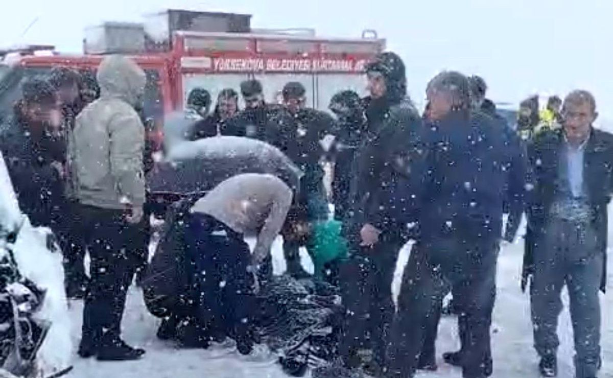 Kamyonetler kafa kafaya çarpıştı: 1 kişi hayatını kaybetti
