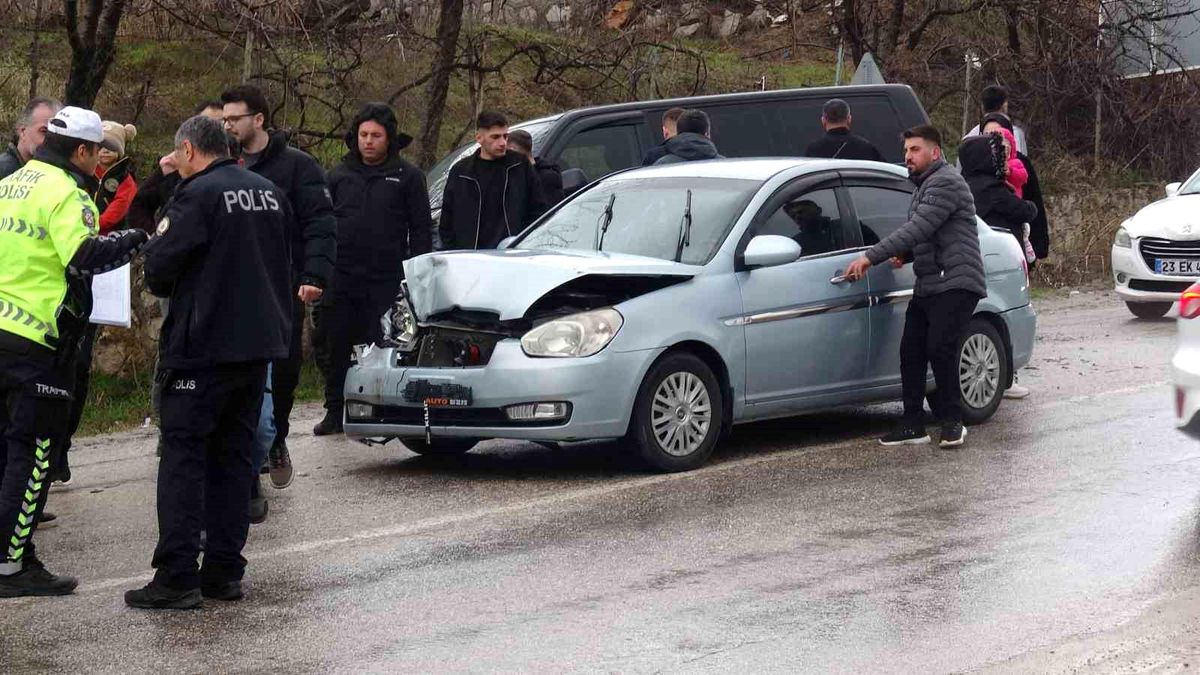Malatya'da 5 araçlı zincirleme kaza: 4 yaralı