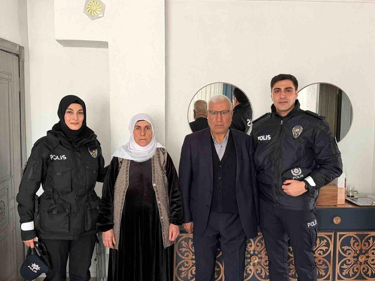 Özalp ilçesinde şehit ailelerine bayram ziyareti