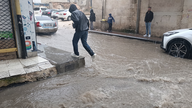 sanliurfa da saganak yagis cadde ve sokaklari 19679272 1622 m