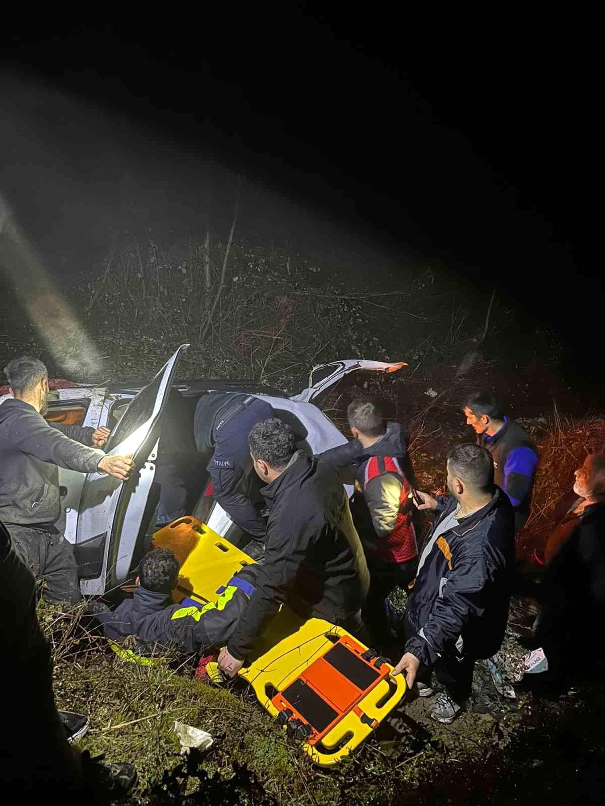 Sinop'ta otomobil uçuruma yuvarlandı: 7 yaralı