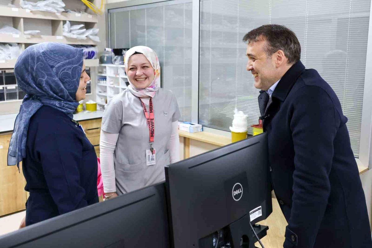 Vali Sözer Ramazan Bayramı'nın son günü hastane ve huzurevi ziyaretinde bulundu