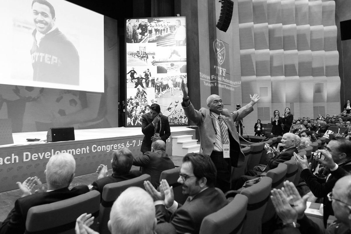 A Milli Takım'ın eski antrenörlerinden Çetin Güler hayatını kaybetti