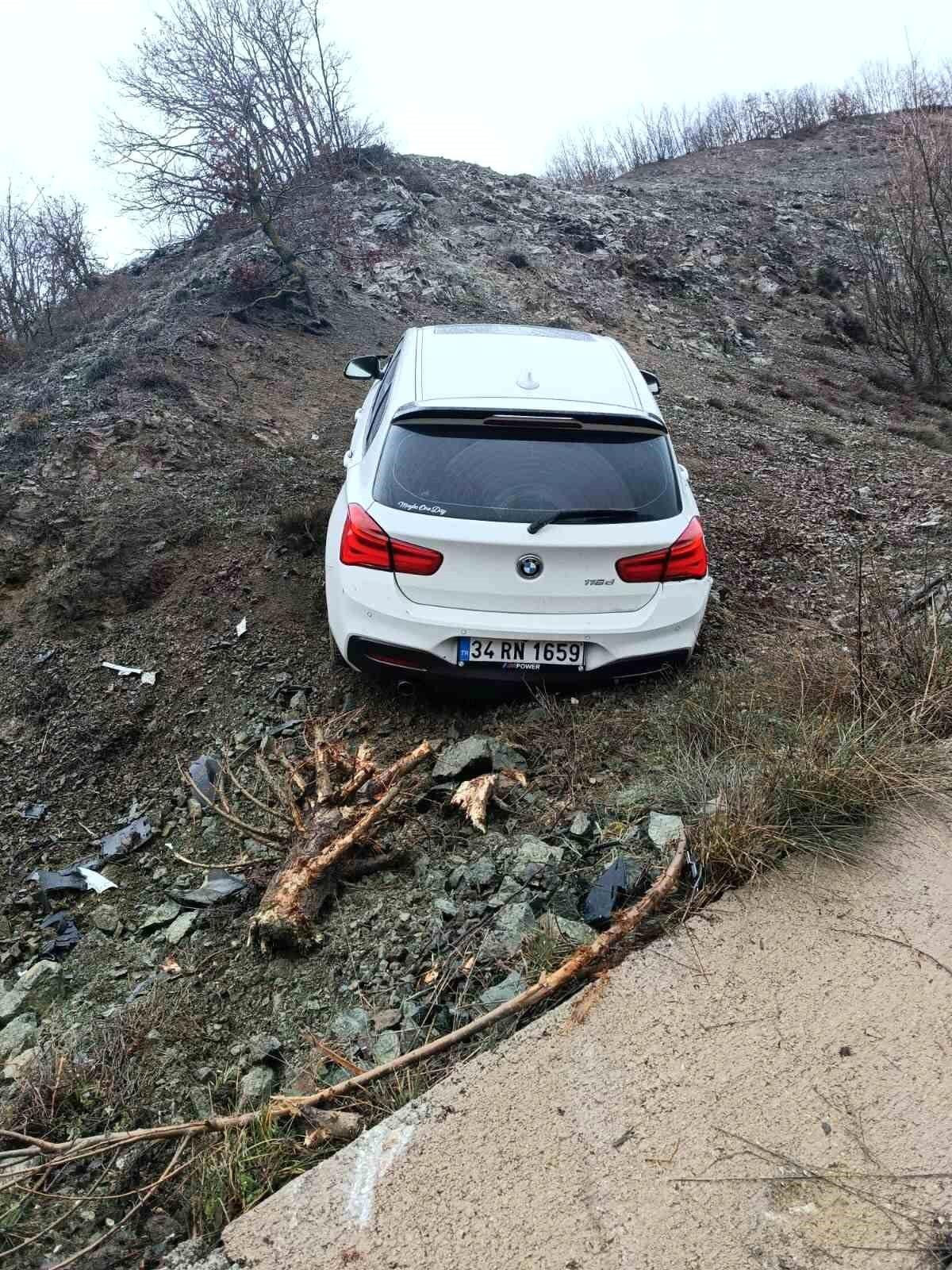 Bilecik'te kaygan yol kazaya sebep oldu : 2 yaralı