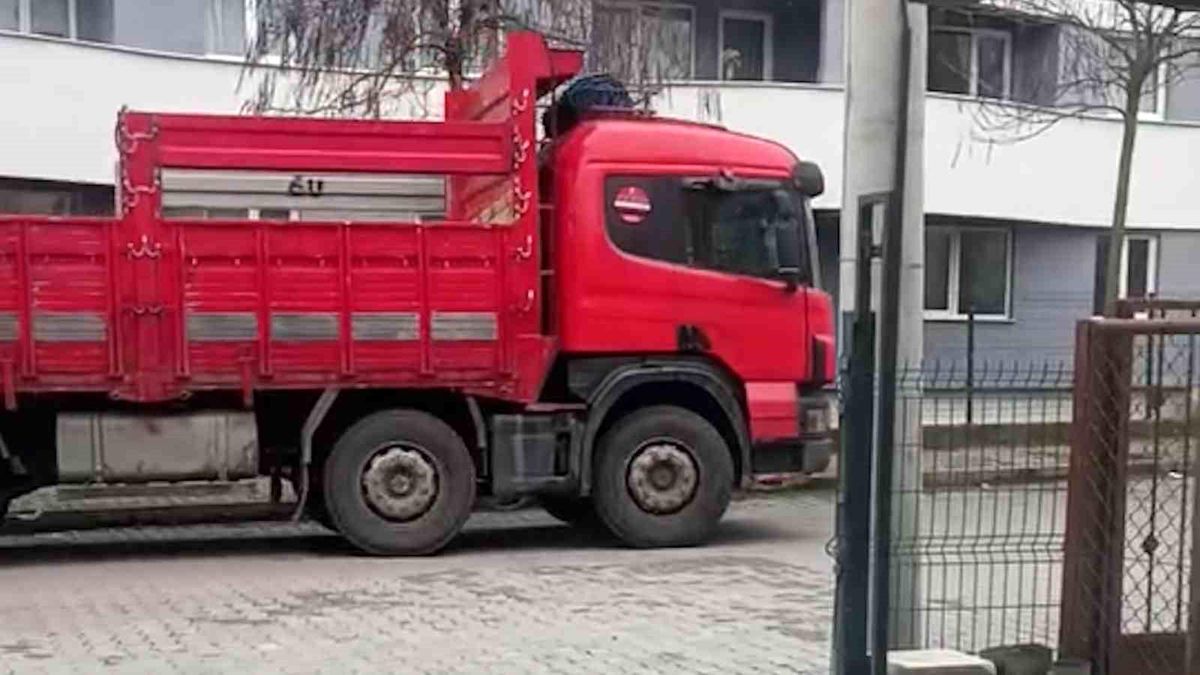 Bolu'da çalıntı tır sokakta park halinde bulundu