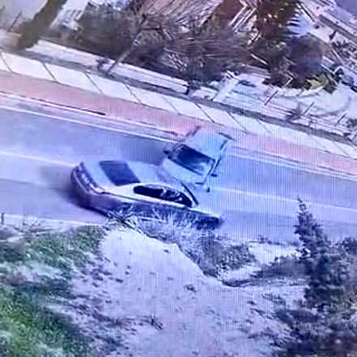 Çeşme'de kaza yapan sürücüye yumruklu saldırı kamerada