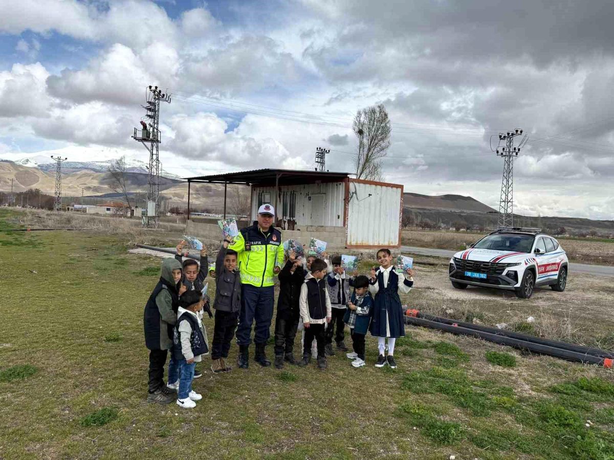 Çocukların bayram harçlıkları jandarmadan