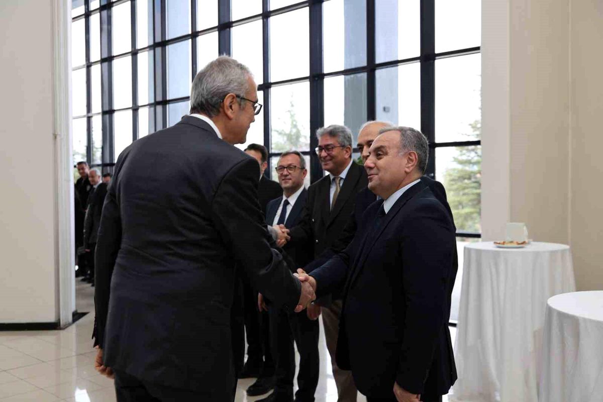 ERÜ'de bayramlaşma töreni düzenlendi