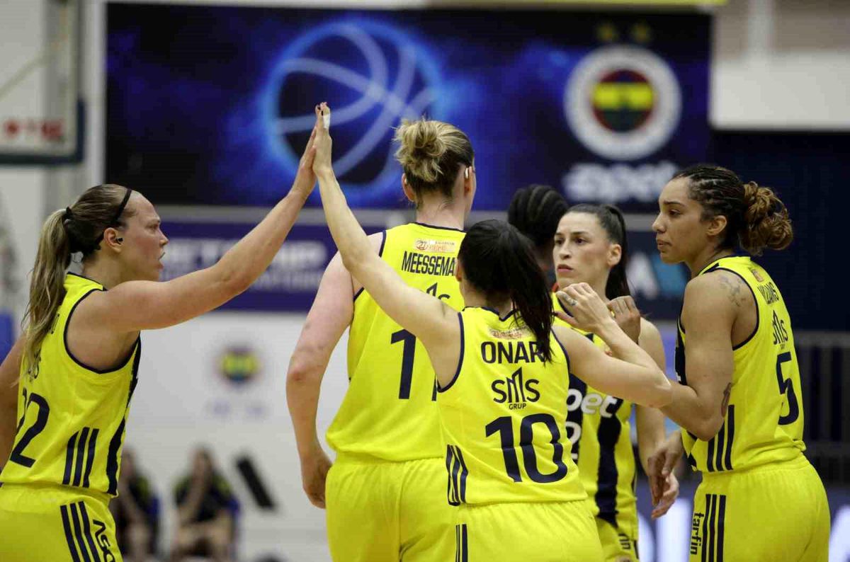 Fenerbahçe, Kadınlar Basketbol Süper Ligi yarı final serisinde 1-0 öne geçti