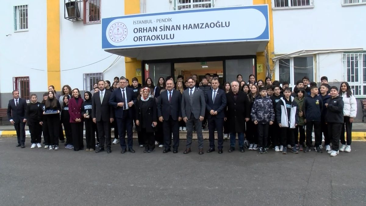 İstanbul'da ara tatil sonrası ilk ders zili çaldı /