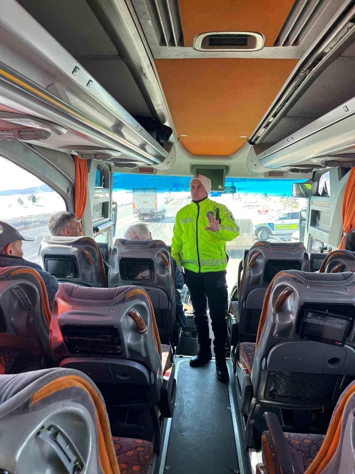 Kars'ta trafik denetimleri aralıksız sürüyor