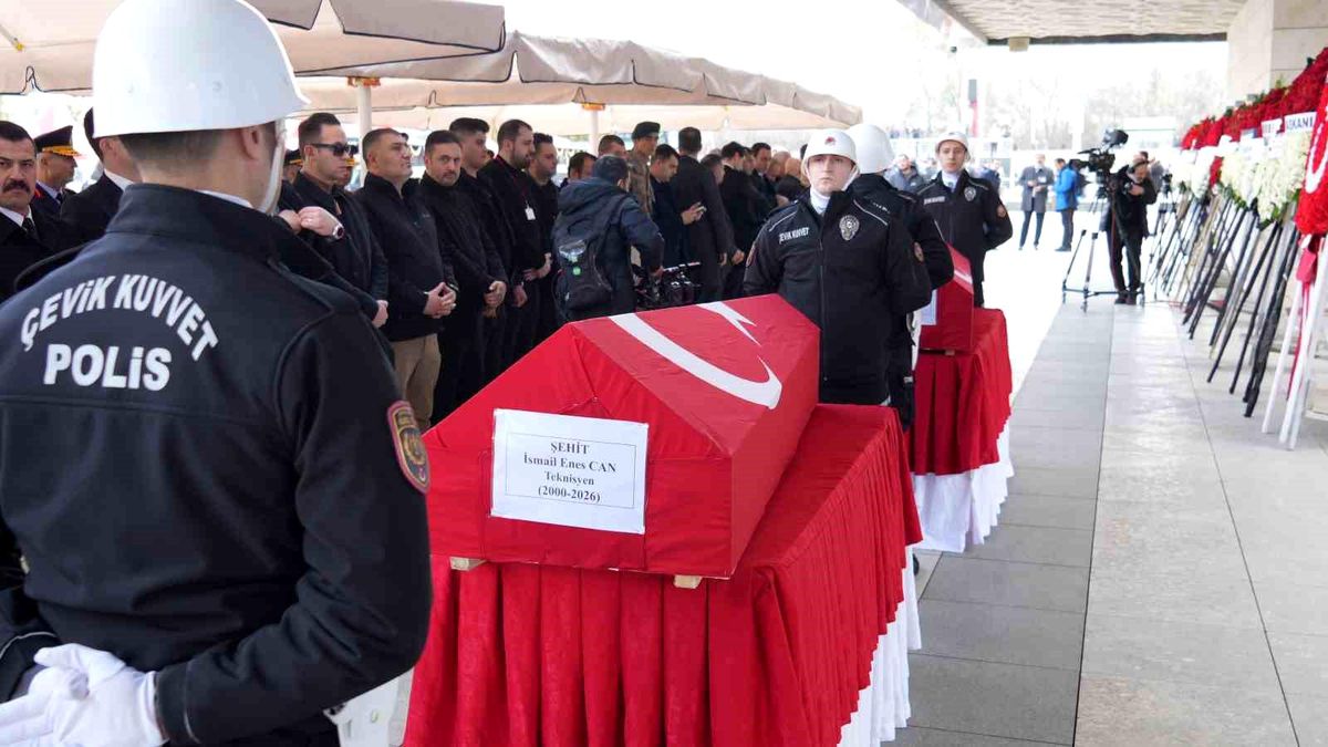 Katar'da helikopterin düşmesi sonucu şehit olan ASELSAN teknisyenleri için töreni düzenlendi