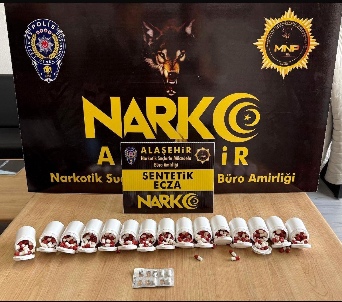 Manisa'da sentetik ecza operasyonu: 2 tutuklama