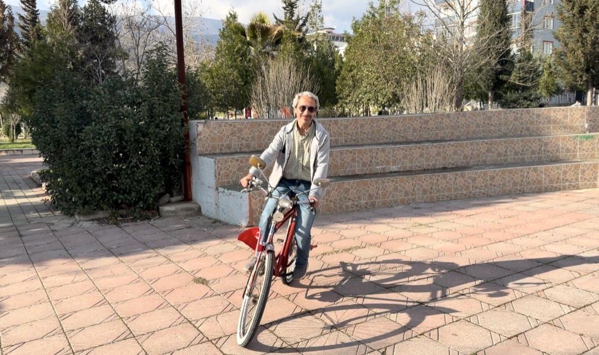 Osmaniye'de 47 yıllık berberin 41 yıllık bisiklet sevdası