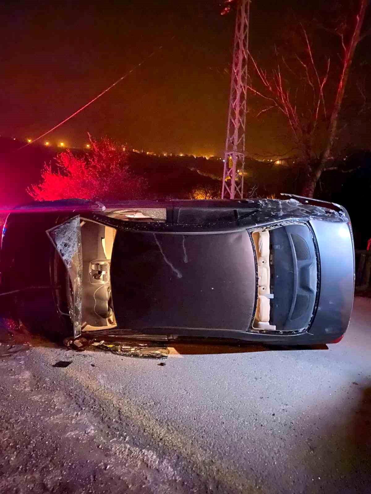 Sinop'ta otomobil devrildi: 2 yaralı