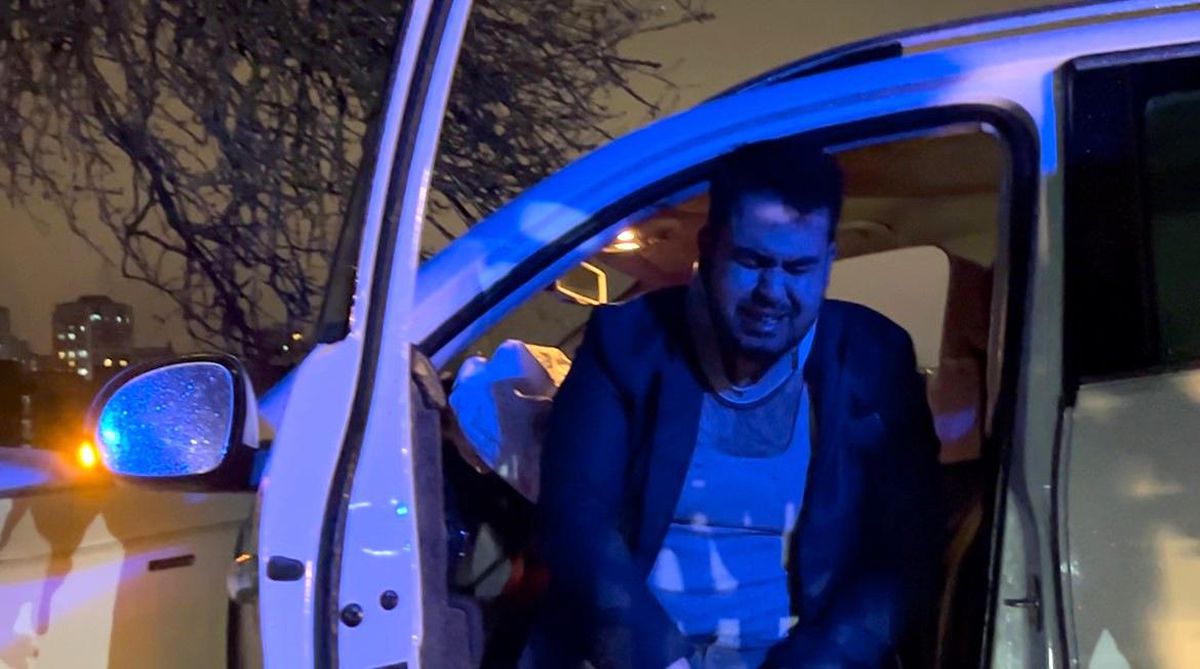 Tarlaya giren otomobil ağaca çarptı, sürücü gözyaşlarını tutamadı