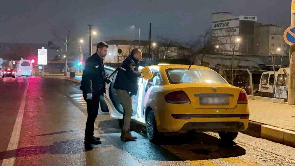 Tekirdağ'da takside yolcu dehşeti: Şoförü omzundan bıçakladı