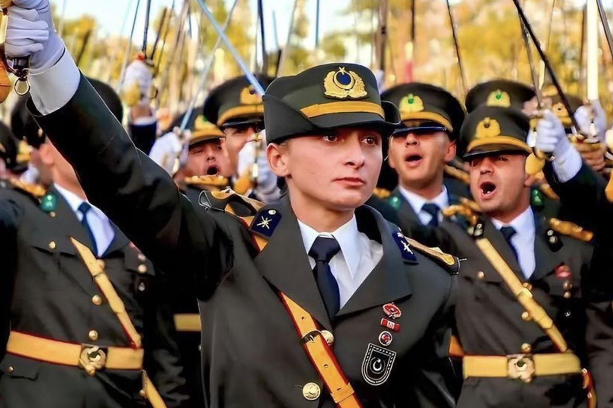 TSK'dan ihraç edilen Teğmen Ebru Eroğlu'nun iade davasında karar çıktı