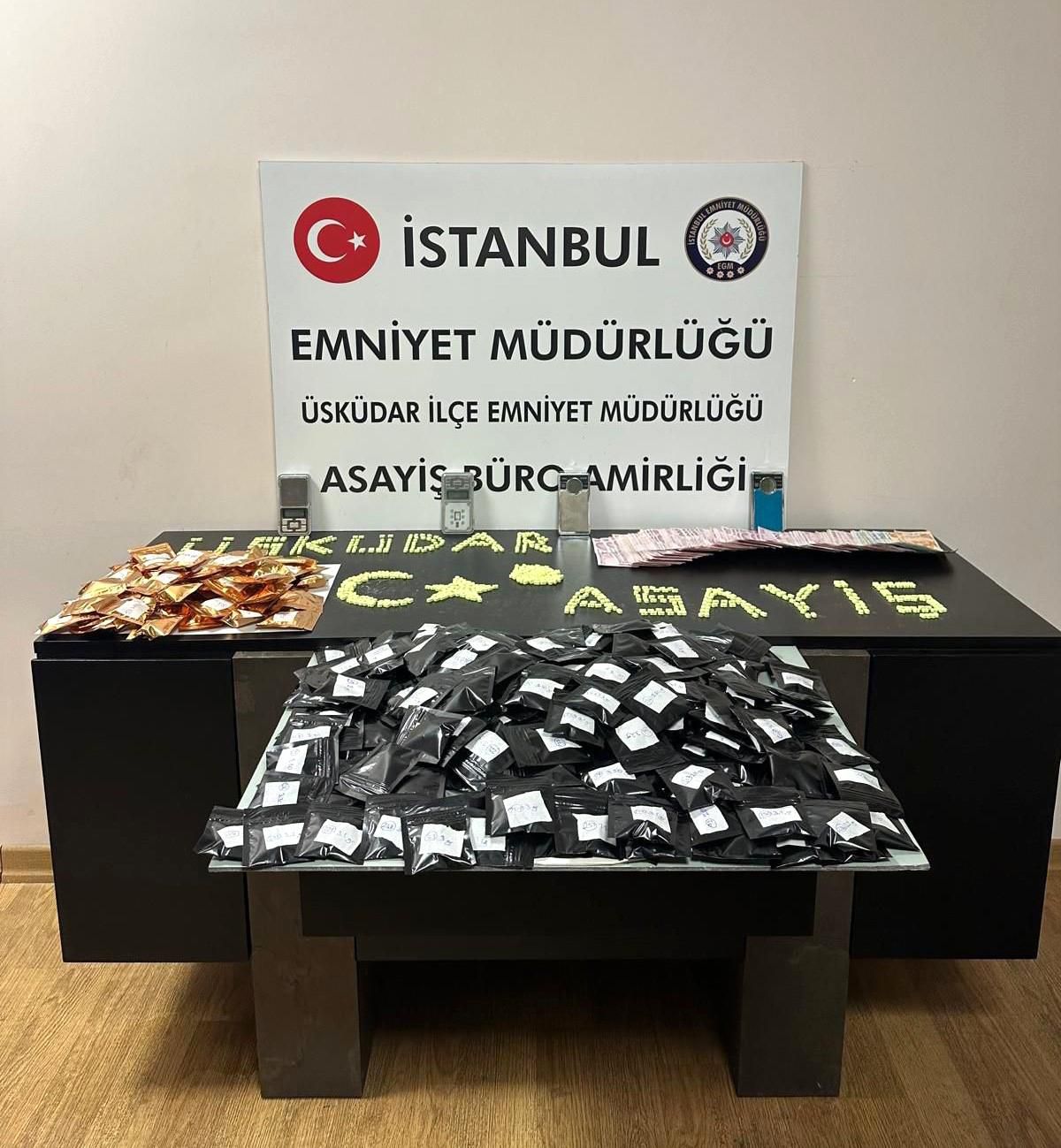 Üsküdar'da uyuşturucu operasyonu: 2 şüpheli kovalamacada kıskıvrak yakalandı