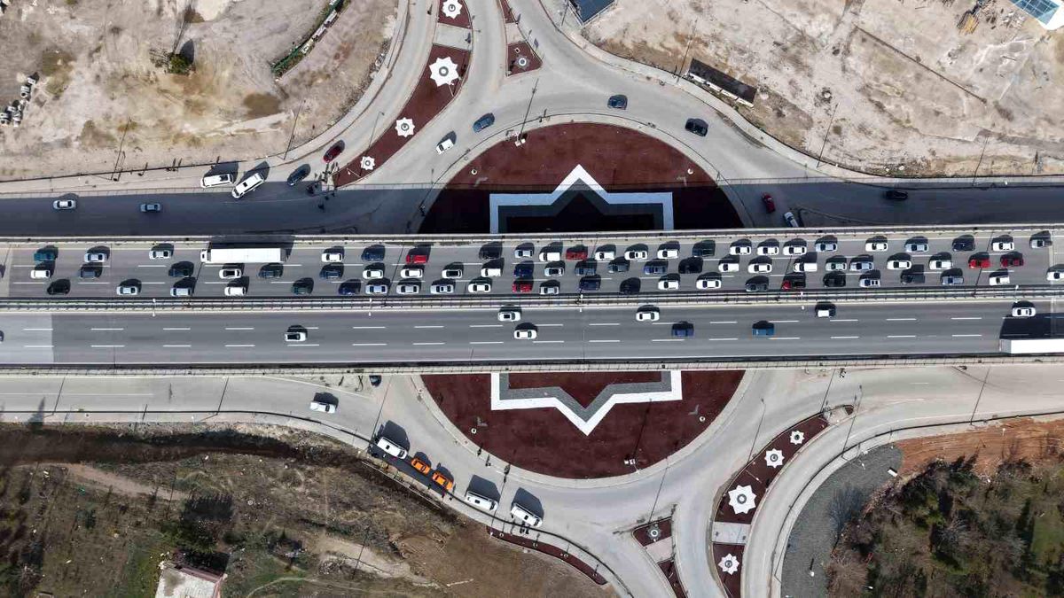 43 ilin geçiş noktasının bayram bilançosu belli oldu: 1 milyon 274 bin araç geçti, ölümlü kaza yaşanmadı